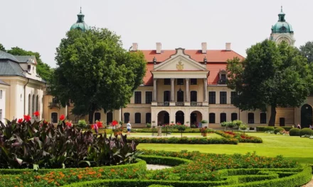 Pałac w Kozłówce piękny park, niesamowite wnętrza i szczypta socrealizmu