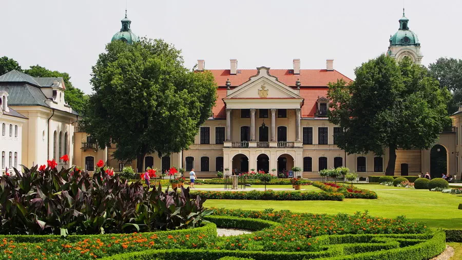 Pałac w Kozłówce piękny park, niesamowite wnętrza i szczypta socrealizmu