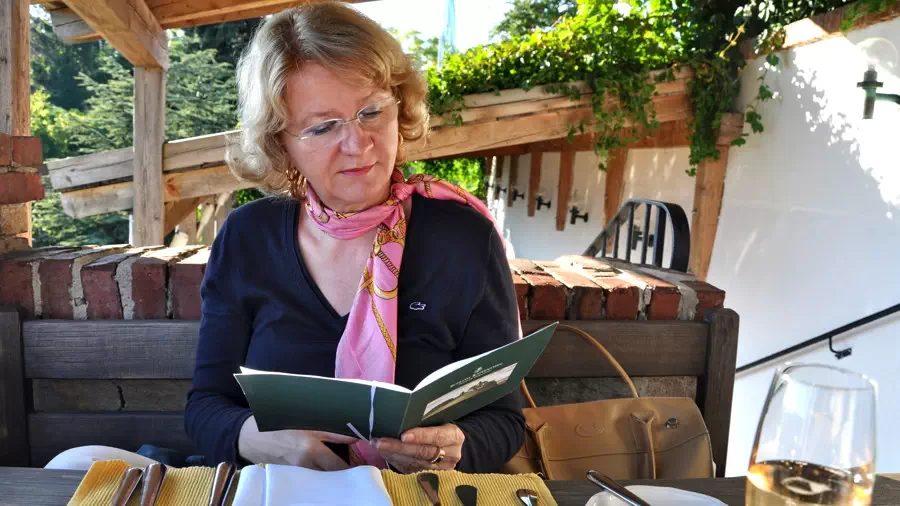 Katarzyna Poznakow w restauracji w zamku Kapfenstein