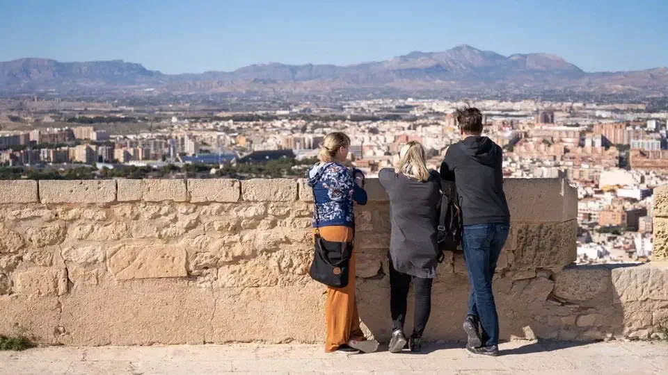 Zamek świętej Barbary w Alicante. Magdalena Kiżewska, Ewa Baranowska, Michał Baranowski.