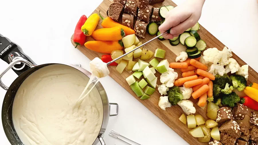 Fondue roztopiony ser w garnku