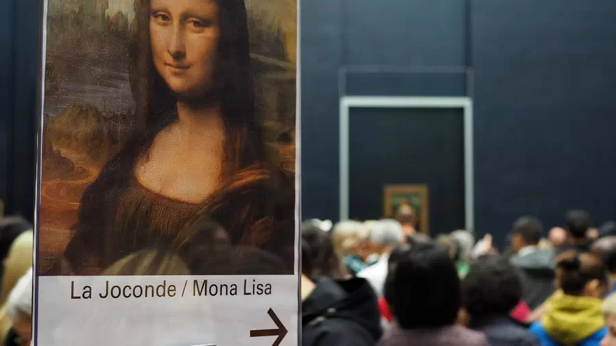 Sala z Mona Lisą w Luwrze