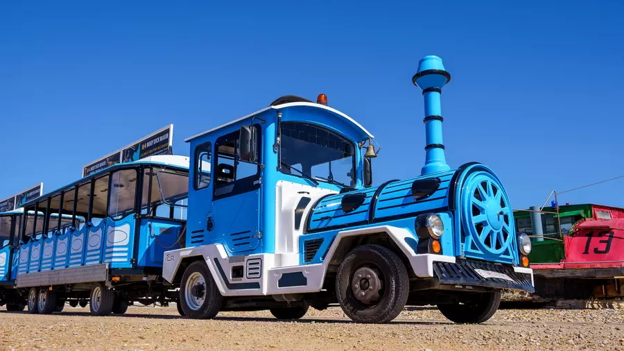 Salinas de Torrevieja. Pociąg w solarni Torrevieja