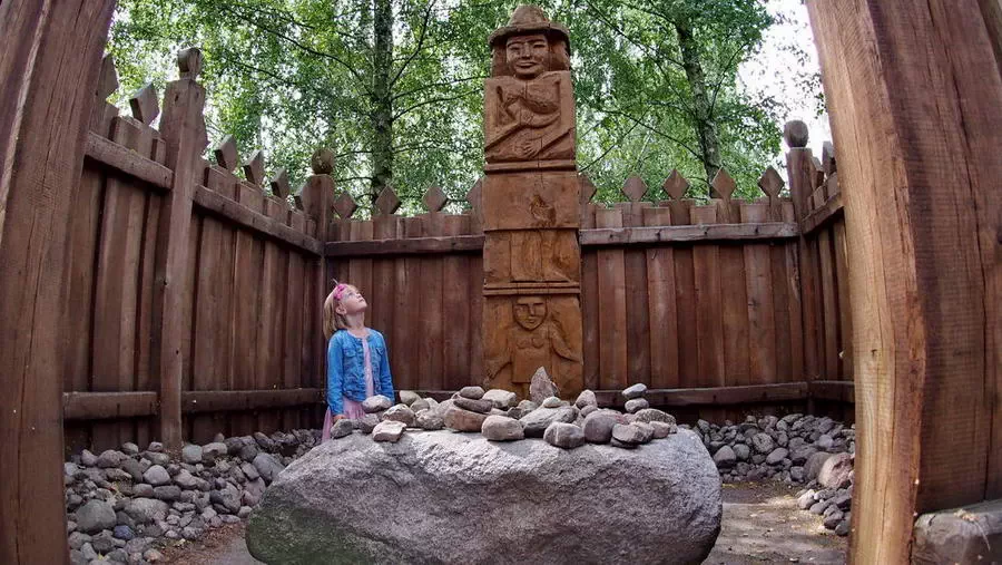 Ostrów Lednicki i drewniane zabytkowe elementy konstrukcji