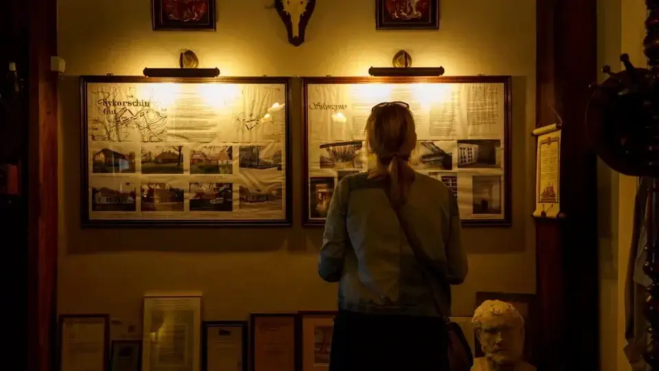 Dworek w Sikorzynie na Kaszubach i Magdalena Kiżewska.