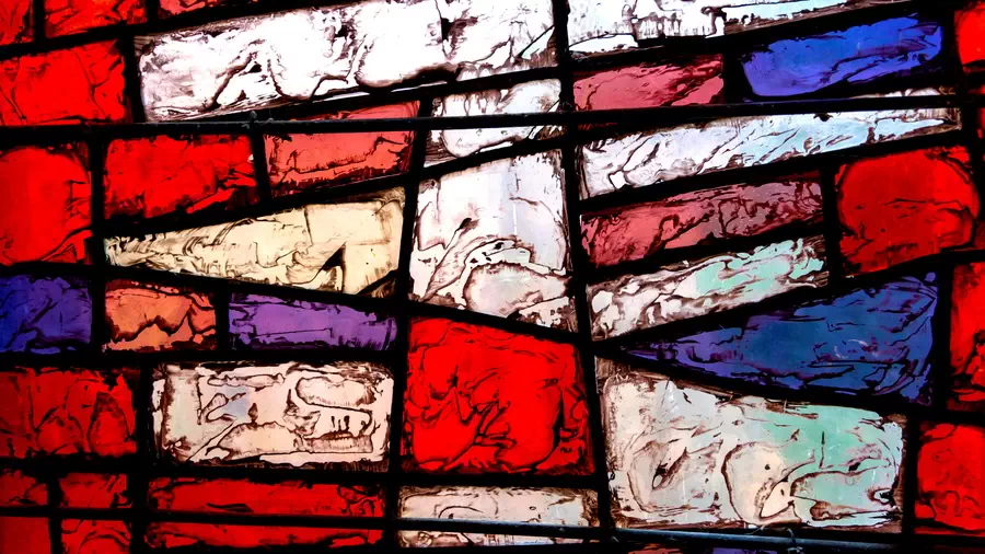 Kolorowe witraże z zamku w Malborku