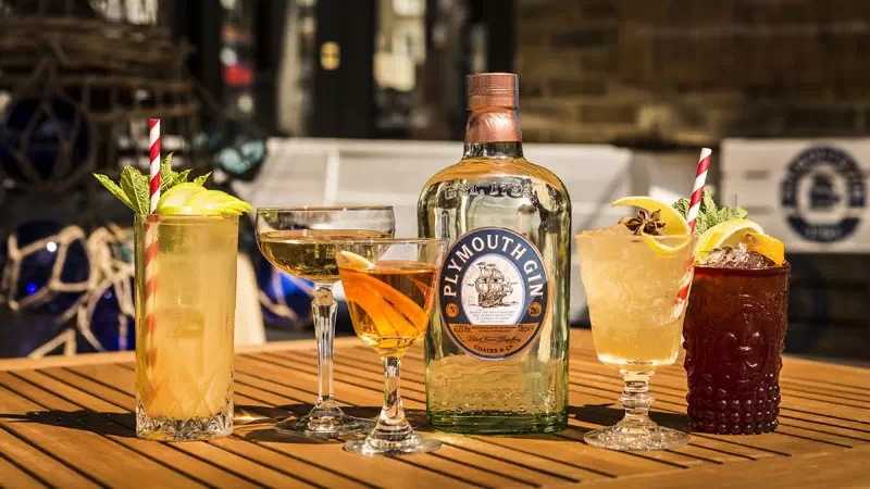 Drinki w destylarni ginu