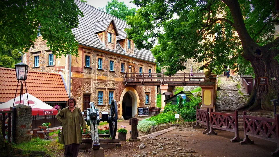 Zamek Grodno na donym śląsku.