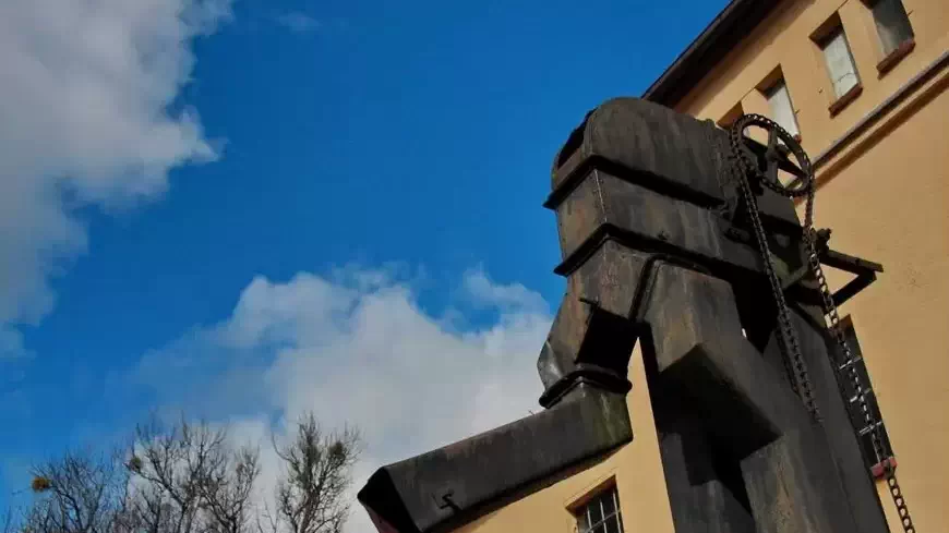 Klosnowo. Stare urządzenia w wyłuszczarni nasion w Klosnowie