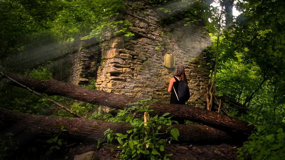 Czarcie Polce na Roztoczu nad rzeką Sopot.