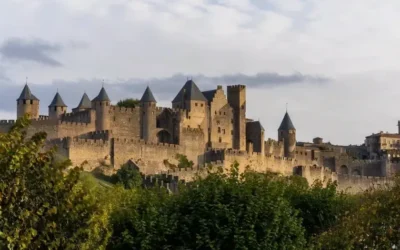 Carcassonne średniowieczne miasto twierdza we Francji
