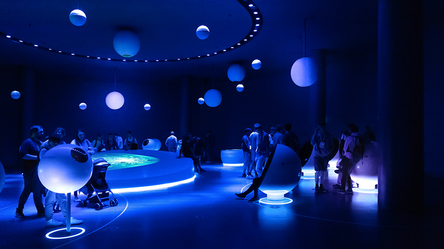 Muzeum i centrum turystyczne w CERN Genewa