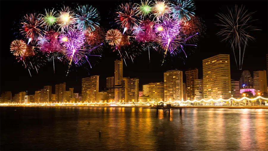 Benidorm Fancy Dress Party. Sztuczne ognie w Benidorm