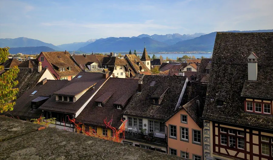 Widok na Alpy z Rapperswil w Szwajcarii
