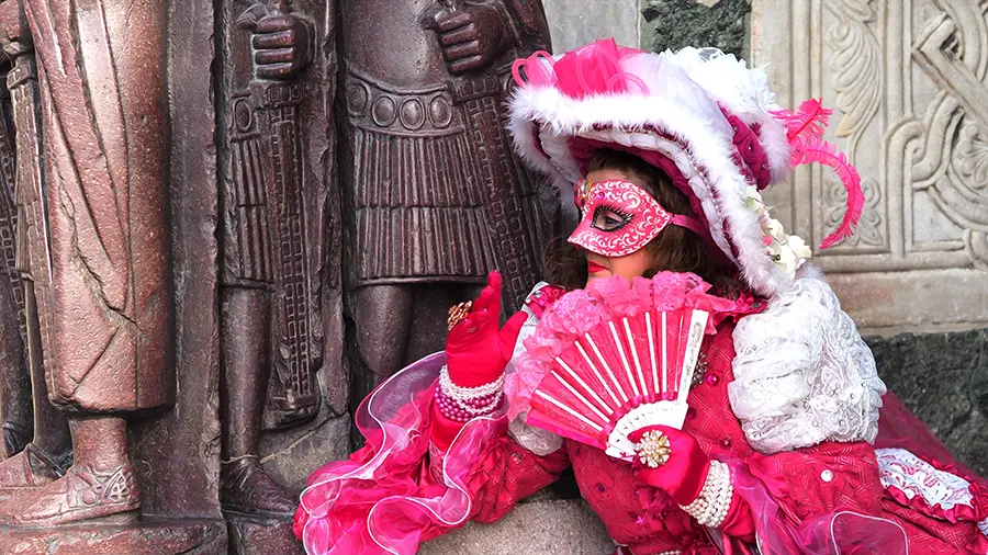 Maski weneckie. Zamaskowana dama w Wenecji