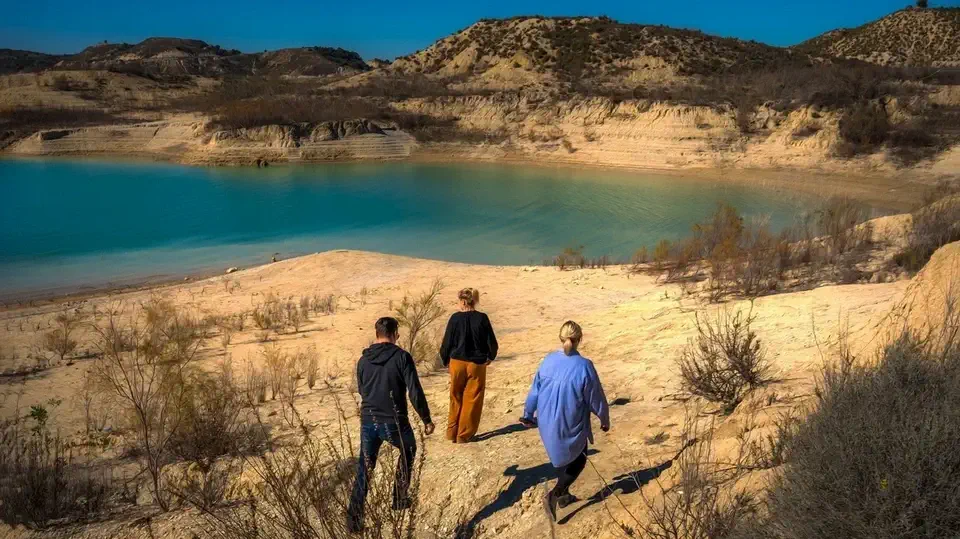 Embalse de la Pedrera. Wyprawa na bezdroża Costa Blanca. Michał Baranowski, Ewa Baranowska, Magdalena Kiżewska.