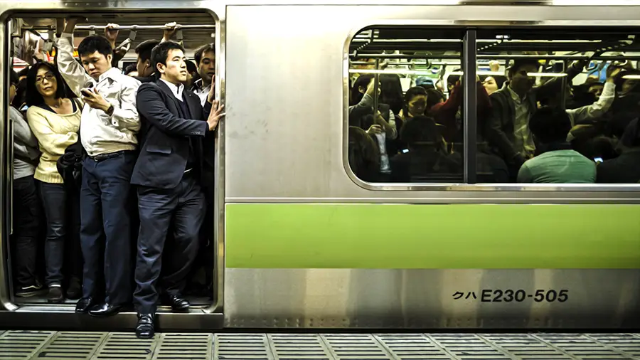 Zatłoczone pociągi w Japonii