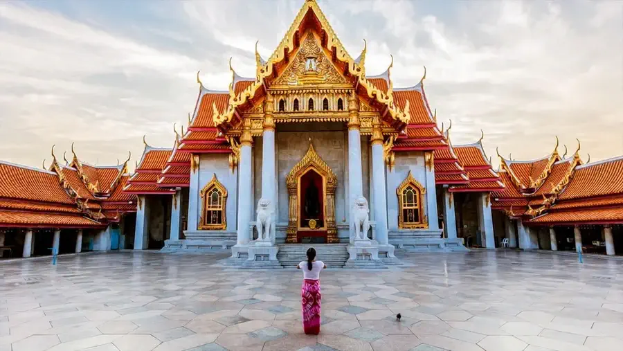 Świątynie w Bangkoku. Jedna z licznych świątyń w Bangkoku