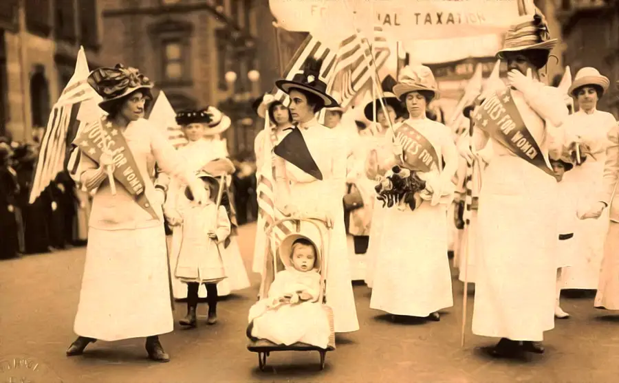 Dzień Kobiet w Polsce i na świecie. Demonstracja kobiet w Nowym Jorku w roku 1912