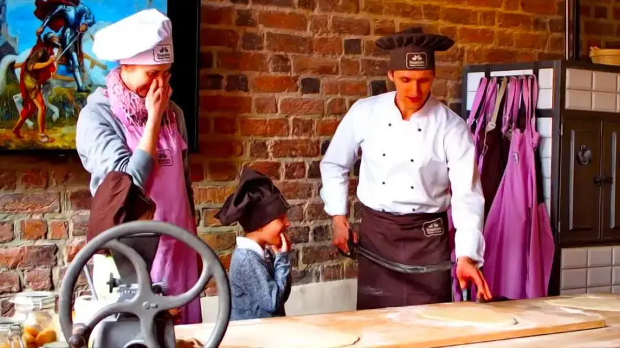 Rogalowe Muzeum Poznania pokaz wypieków słynnych rogali