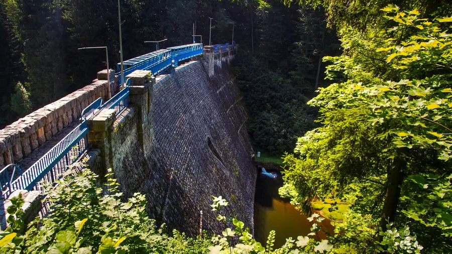 Zapora na rzece Wolczka w dolonośląskim