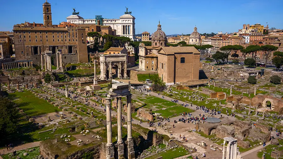 Bazylika Julia na Forum Romanum w Rzymie a w zasadzie jej ruiny