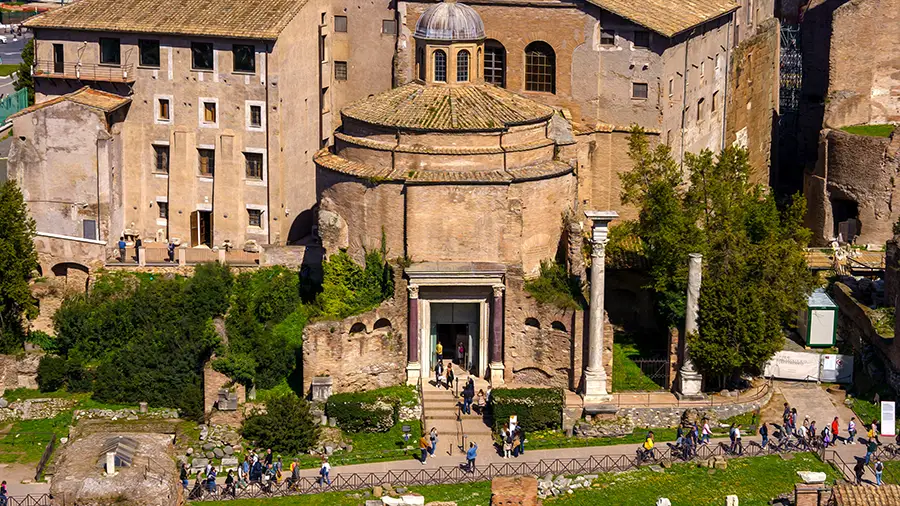 Świątynia Romulusa w Rzymie na Forum Romanum