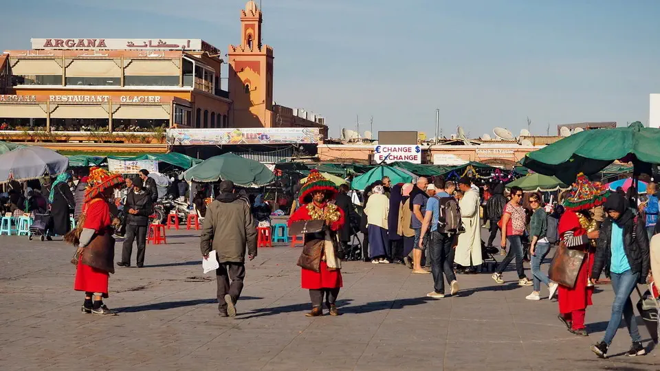 Marrakesz i targowisko Dżami al-Fana.