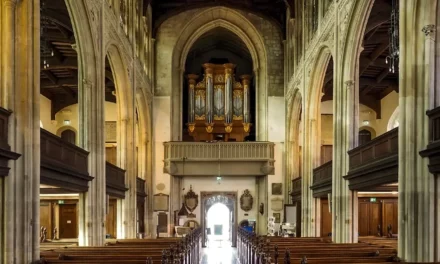 Kościół Great St Mary w Cambridge i punkt widokowy na wieży