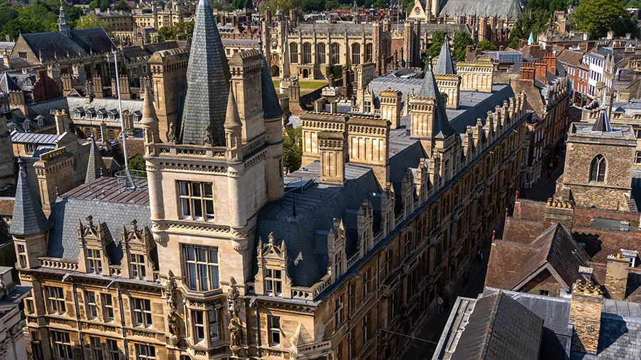 Widok na Cambridge z wieży kościoła Great St Mary 