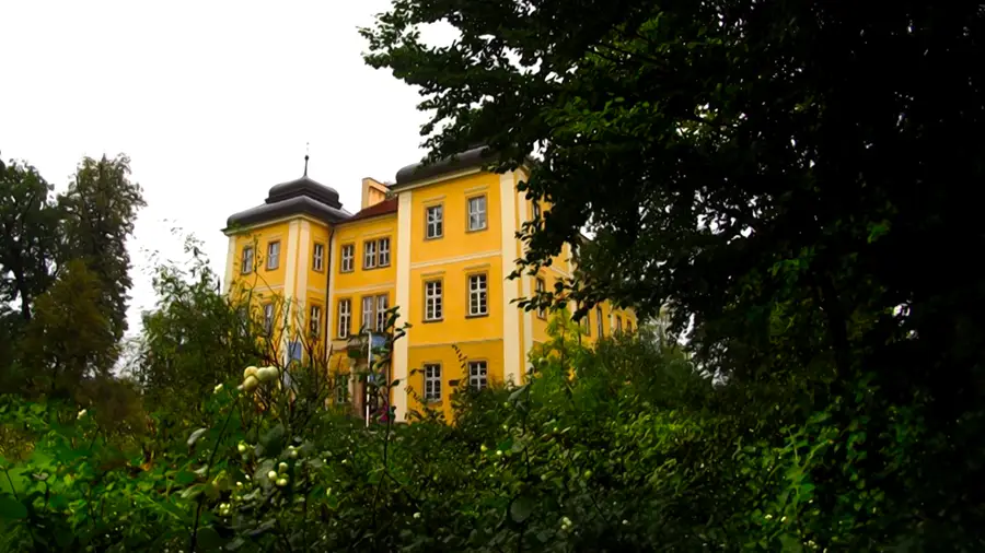 Pałac w Łomnicy na Dolnym Śląsku