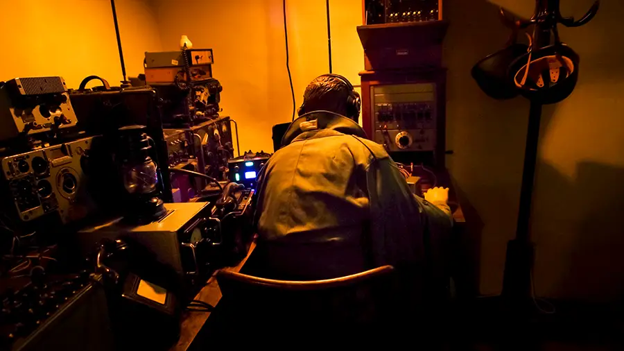 Nocne zwiedzanie zamku Czocha i radiostacja z II Wojny Światowej