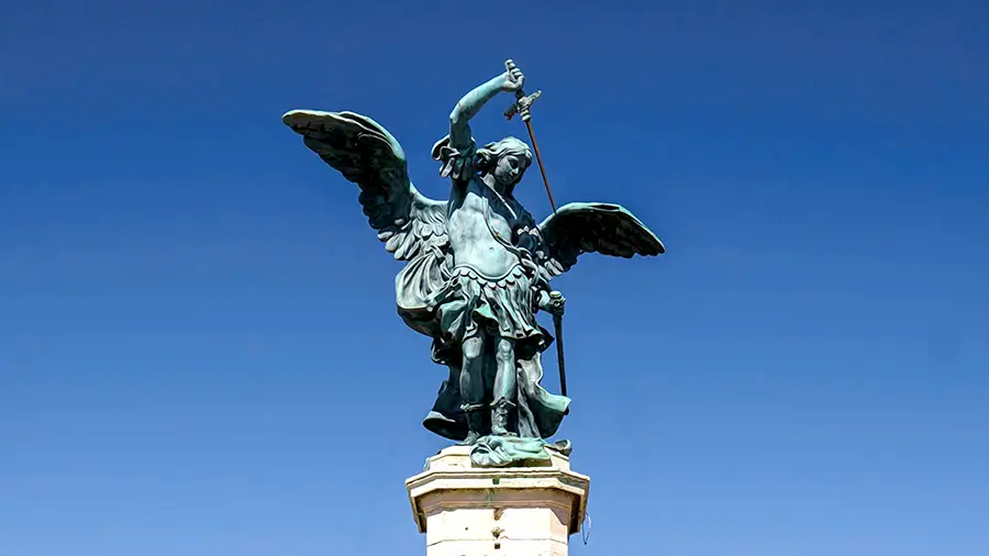 Posąg anioła ze szczytu zamku świętego Anioła w Rzymie