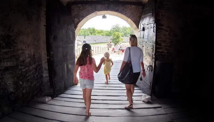 Zamek Ogrodzieniec brama wjazdowa 