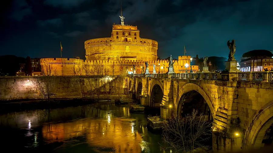Rzym atrakcje - Widok na Zamek świętego Anioła w Rzymie nocą