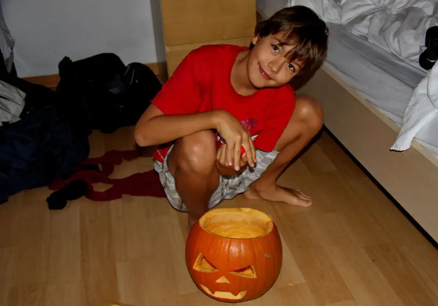 Halloween Artur Baumann z dynią