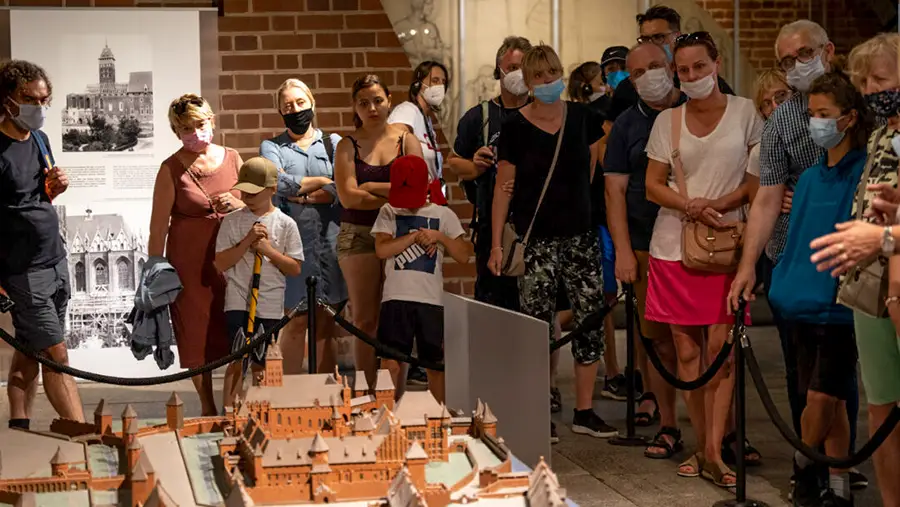 Zwiedzanie zamku w Malborku