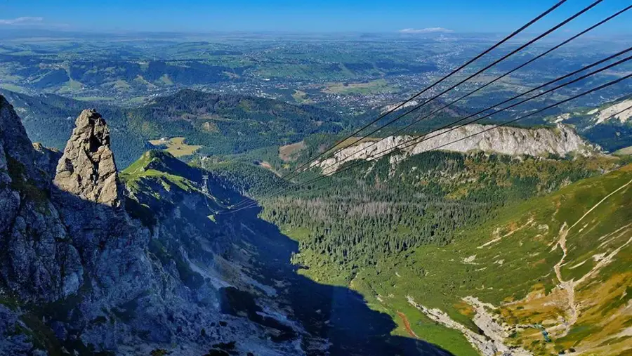 Kasprowy Wierch w polskich Tatrach i kolejka linowa