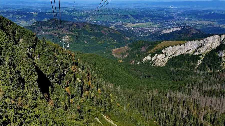 Kasprowy Wierch w polskich Tatrach i kolejka linowa