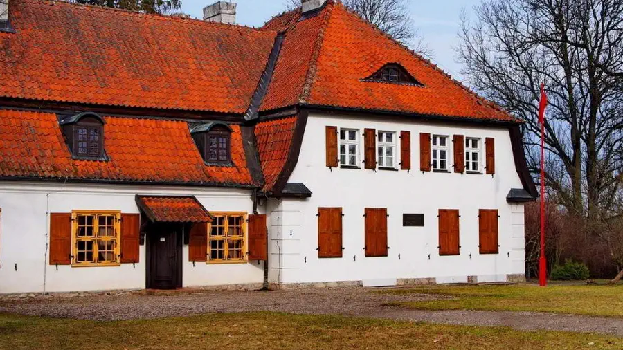 Budynek Muzeum Hymnu Narodowego w Będominie