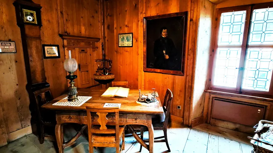 Zabytkowy hotel Albrici w Poschiano