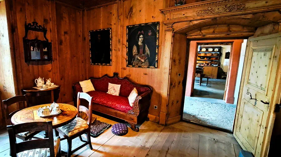 Zabytkowy hotel Albrici w Poschiano