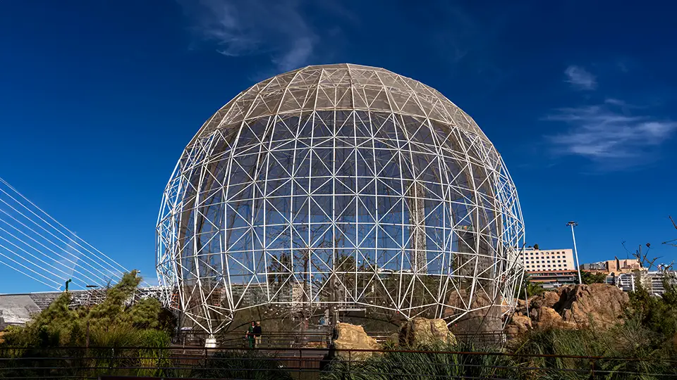 Budynek ptaszarni w oceanarium w Walencji