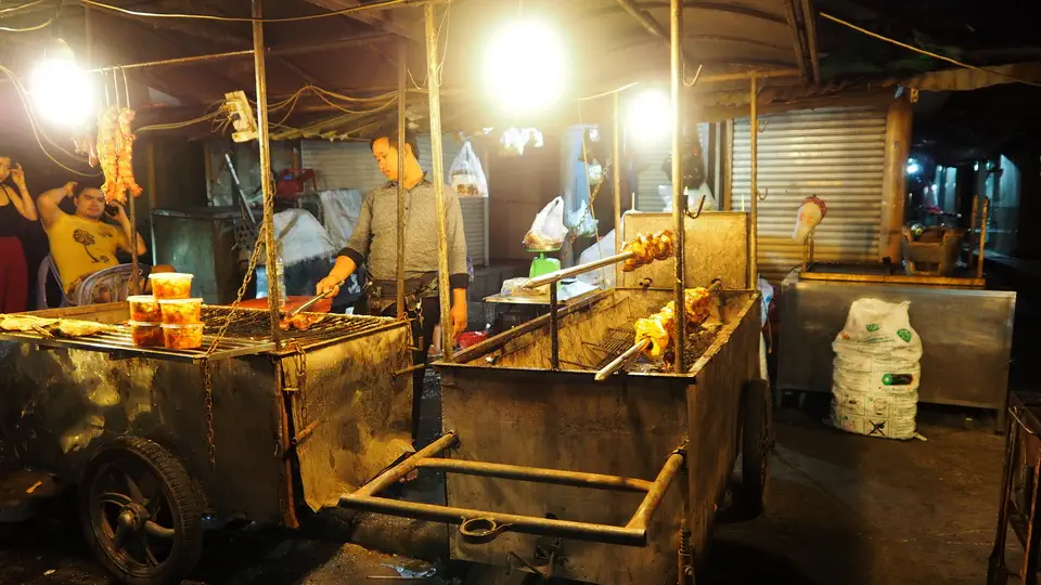 Stragany i uliczne garkuchnie w Phnom Phen w Kambodży