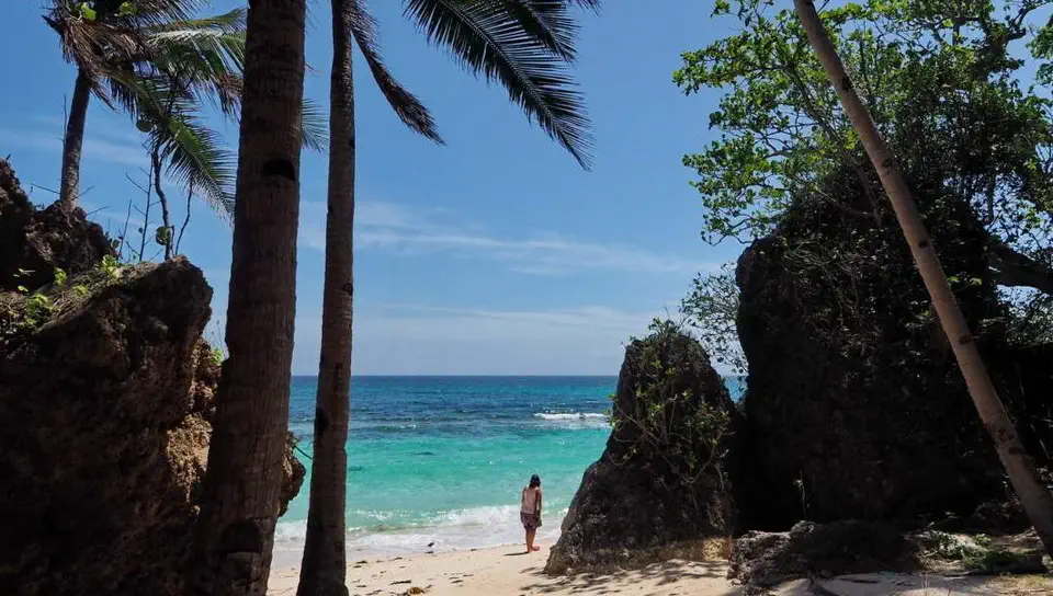 Białe plaże z wyspy Carabao na Filipinach