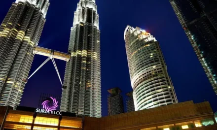 Petronas Towers bliźniacze wieże w Kuala Lumpur atrakcje i ciekawostki