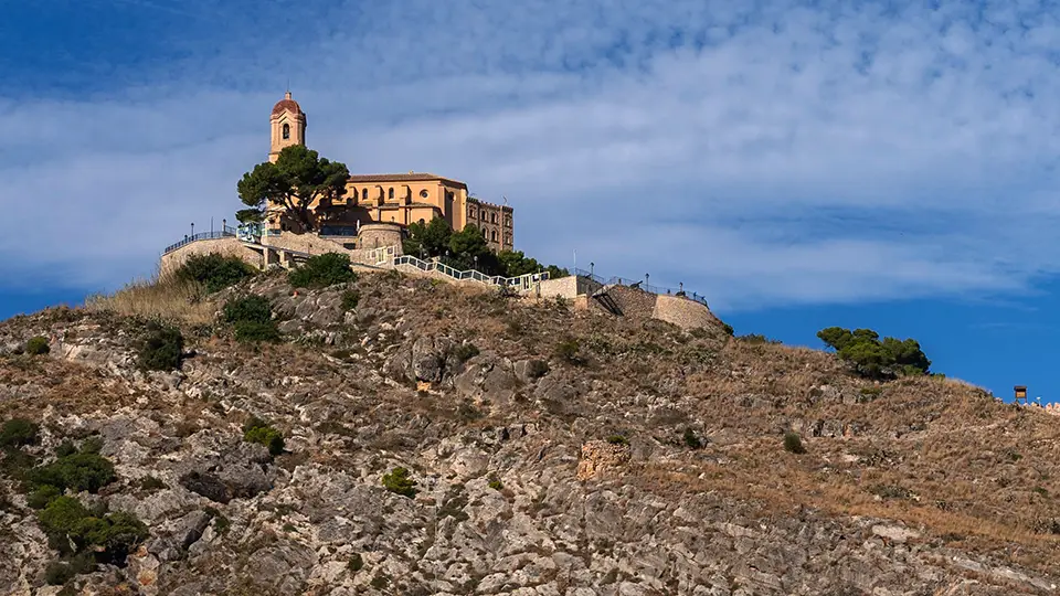 Zamek w Cullera na szczycie góry