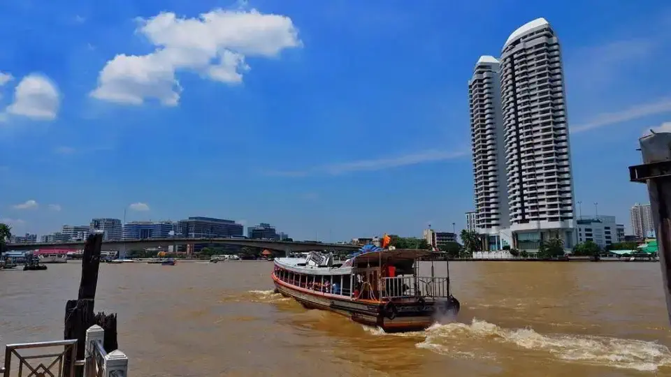 Łodzie i rzeczne taksówki w Bangkoku