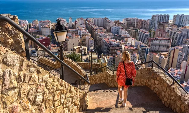 Zamek w Cullera zabytek i atrakcja turystyczna Walencji