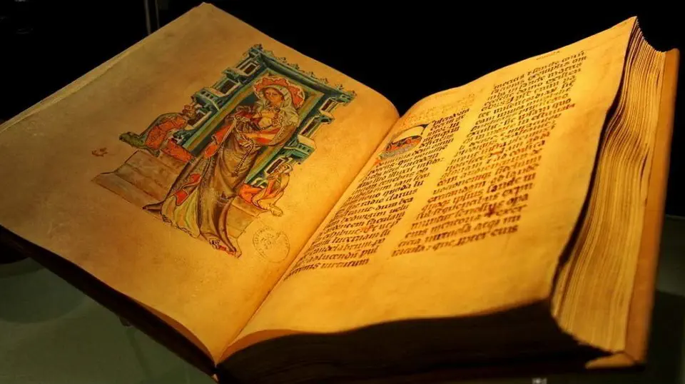 Muzeum Początków Państwa Polskiego w Gnieźnie Ręcznie pisana księga